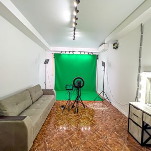KultMedia Small studio Makeup room